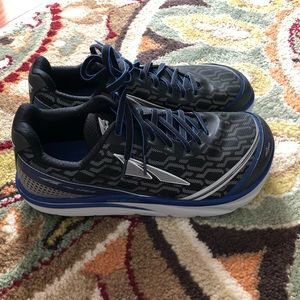 Altra Torin iq foot shape tennis shoes